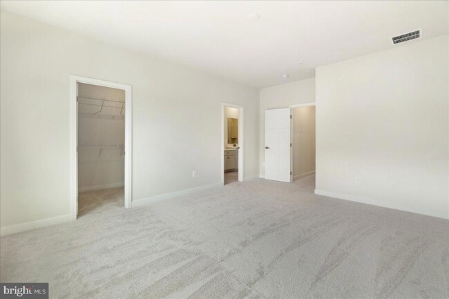 Building Photo - 10132 Lake Linganore Blvd