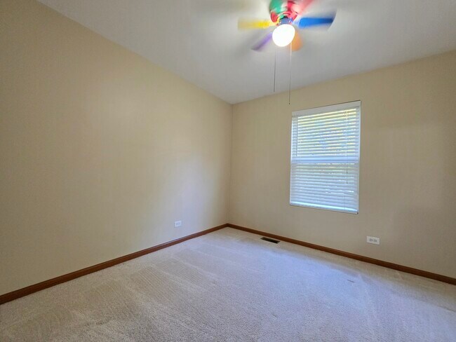 Building Photo - 3959 Blackstone Dr