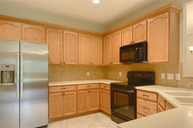 Building Photo - 115 Dickens Cir