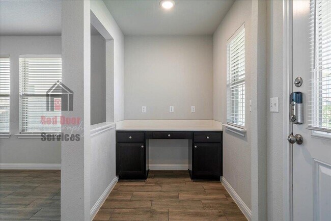 Building Photo - 8205 Cottage Rose Dr