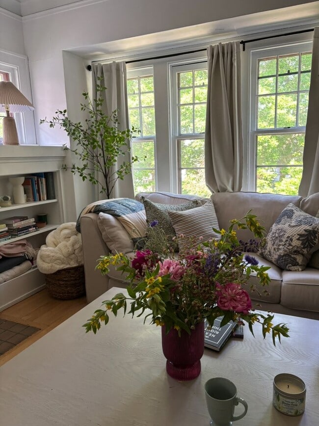 Building Photo - 3822-3824 N Maryland Ave.