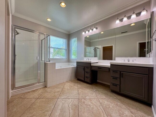 Building Photo - Discover this beautifully upgraded 5 bedro...