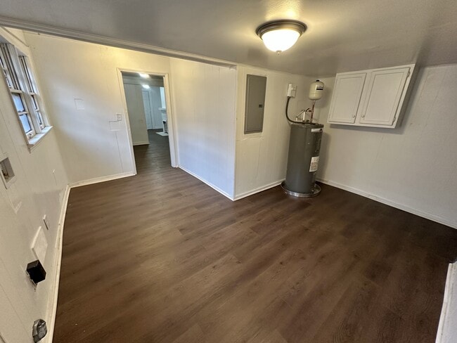 Building Photo - 112 Kappa Ave S