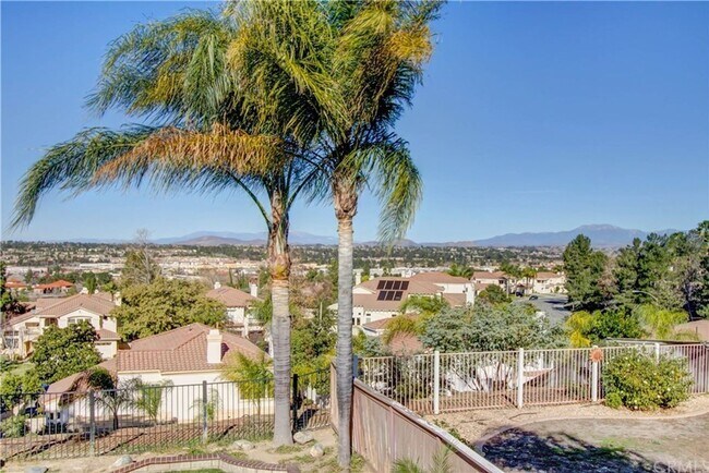 Building Photo - View Home 3 Bedrooms Plus