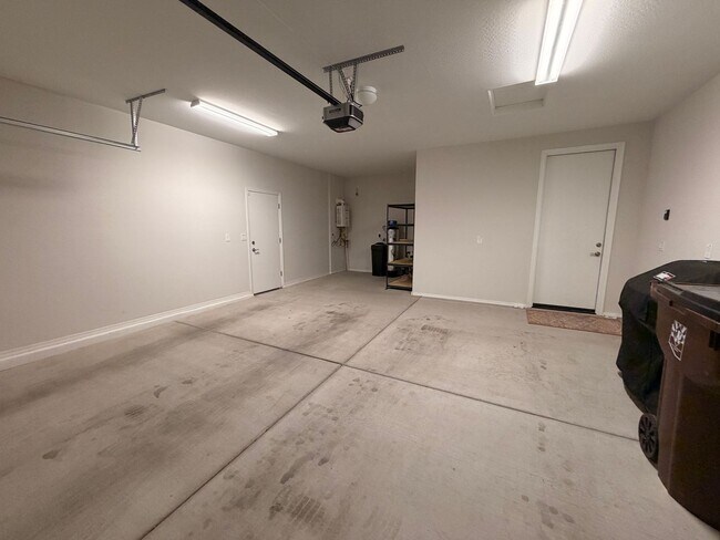 Building Photo - 4024 N Cottonwood Dr