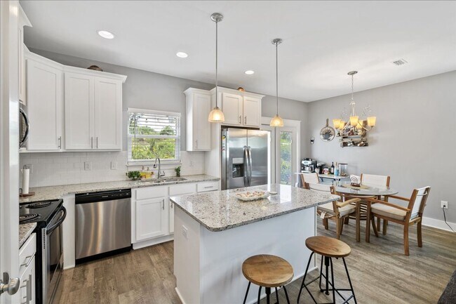 Building Photo - Stunning Tuscany Village Townhouse!