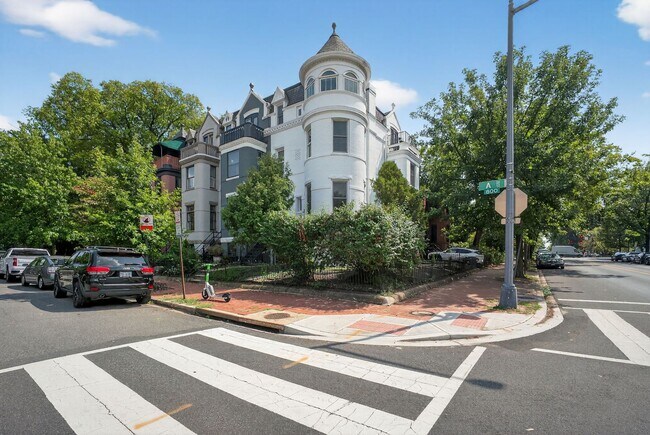 Building Photo - 801 A St SE