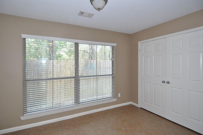 Building Photo - 21459 W Wallis Dr