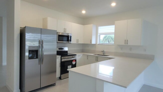 Building Photo - 16105 SW 149th Ave