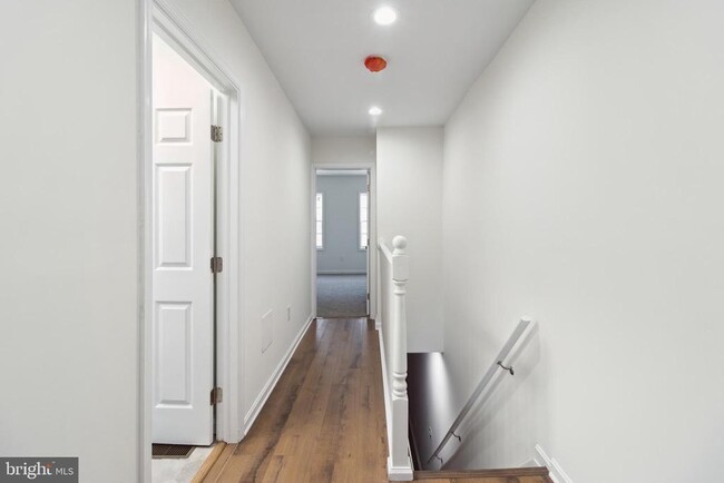 Building Photo - 912 N Milton Ave