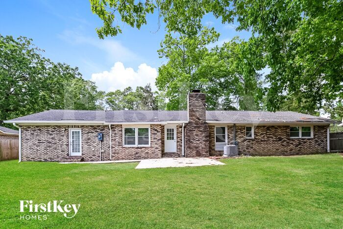 Building Photo - 141 N Lakeshore Dr
