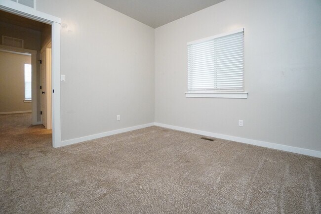 Building Photo - 1187 W Davenport St