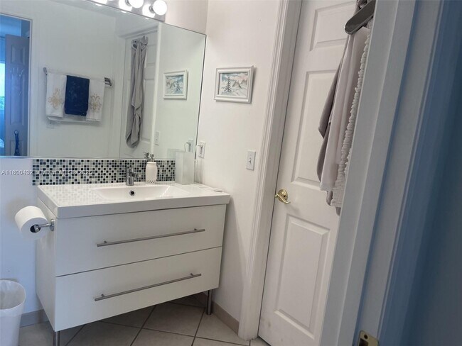 Building Photo - 3500 Coral Wy