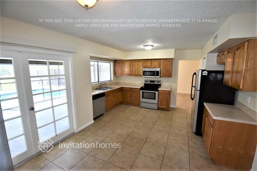 Building Photo - 16517 Foothill Dr