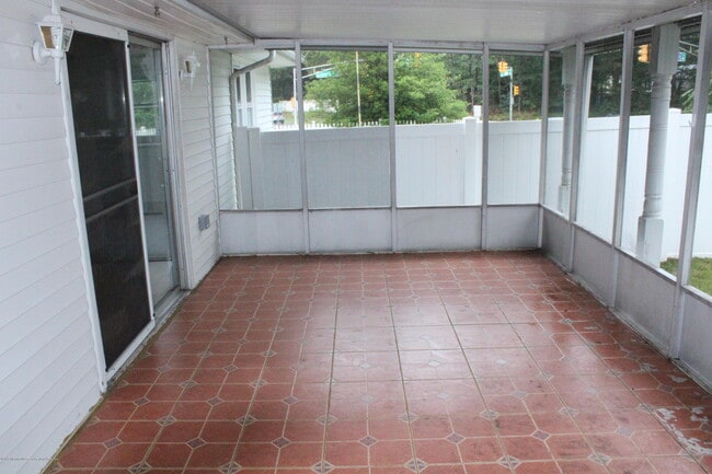 Building Photo - 254 Admiral Ave