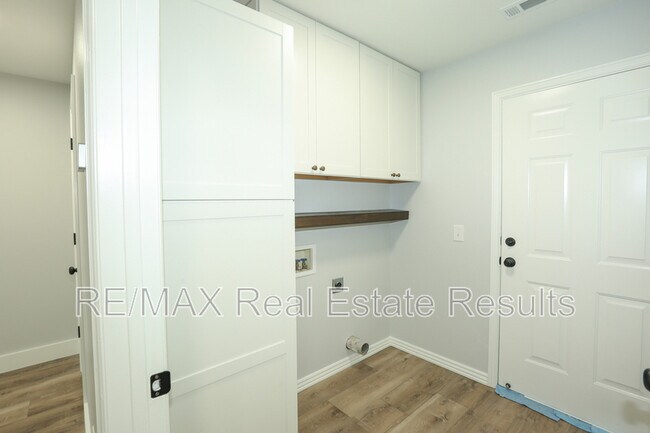 Building Photo - 57 Taylor Dr