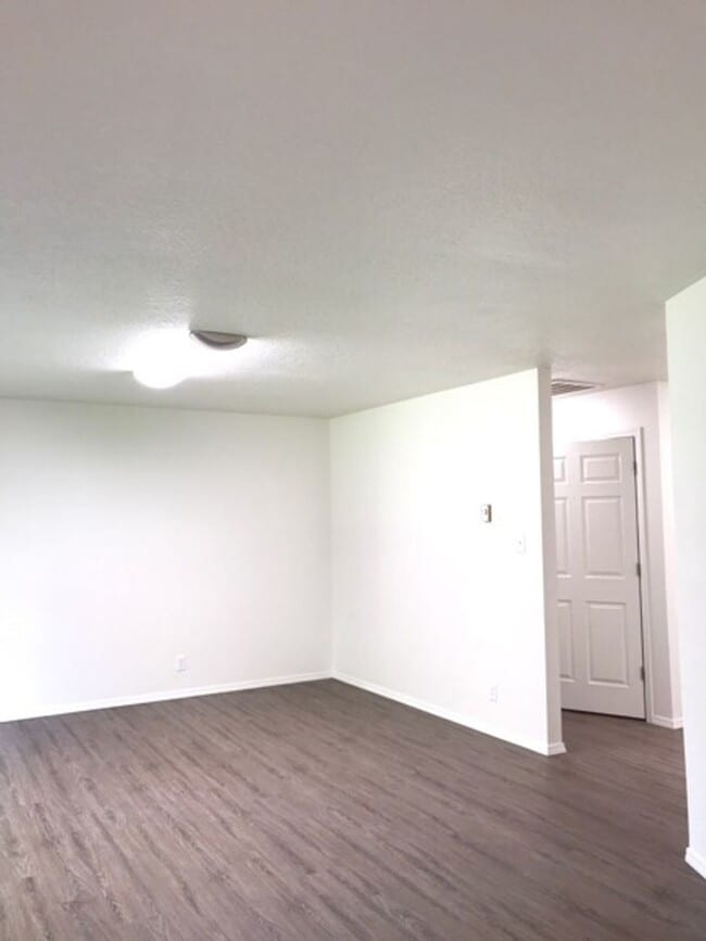 Building Photo - 1135 Monaco St