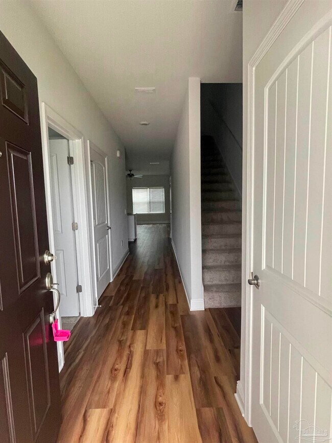 Building Photo - 384 Hilburn Ln