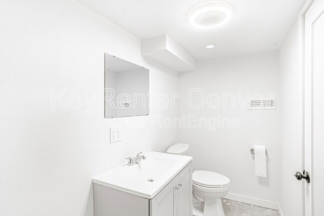 Building Photo - 421 N Stuart St