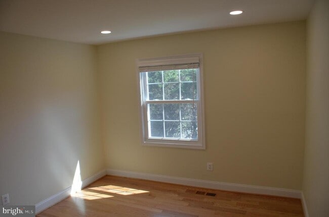 Building Photo - 9012 Paddock Ln