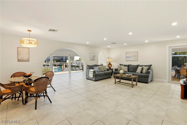 Building Photo - 339 Landmark St