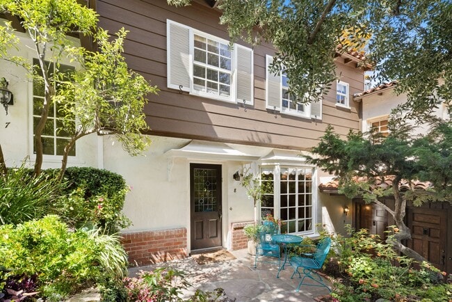 Building Photo - 10966 Strathmore Dr