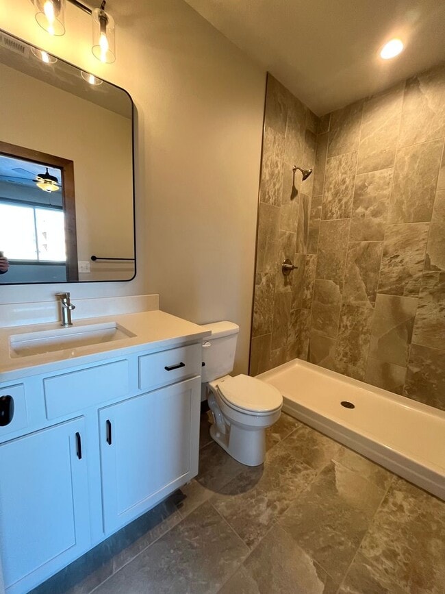 Building Photo - Newly Built 4 Bed/2.5 Bath Townhome in Aspen Ridge!