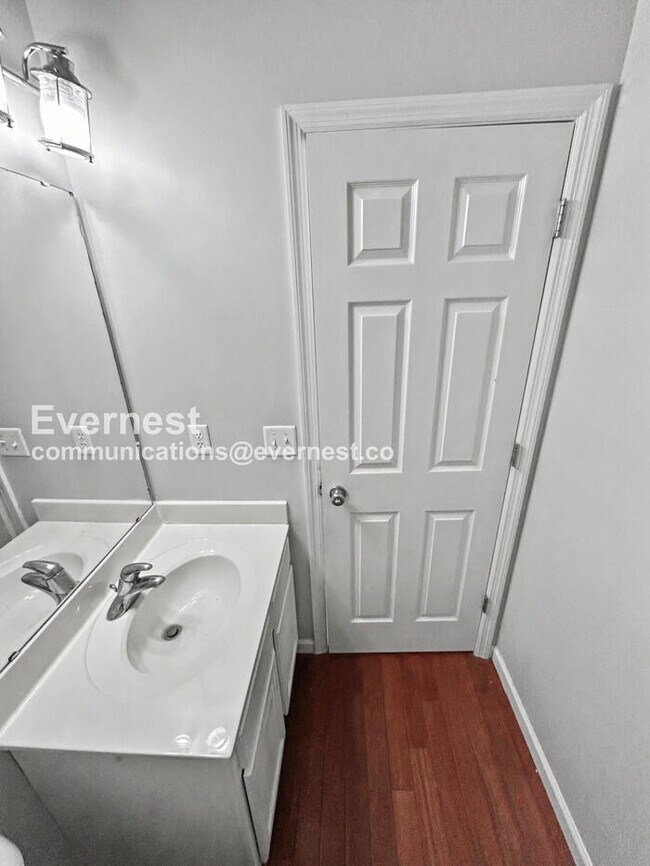 Building Photo - Limited Time Special Offer / Spacious 4-Bed Home with 2-Car Garage & Modern Amenities