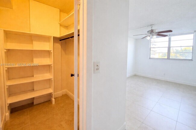 Building Photo - 1465 NE 123rd St