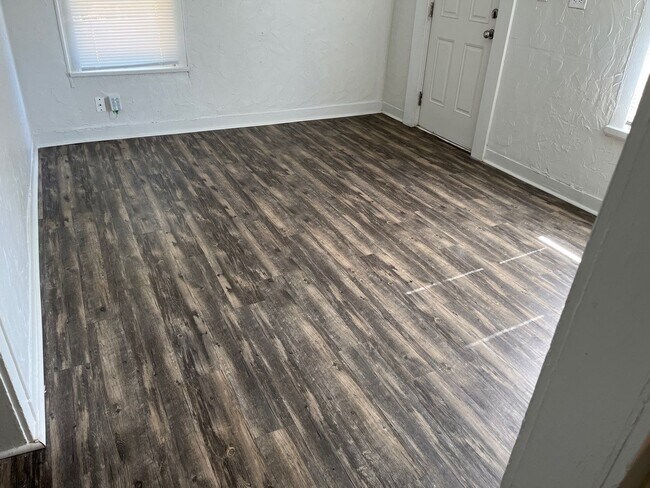 Building Photo - 2912 N Independence Ave