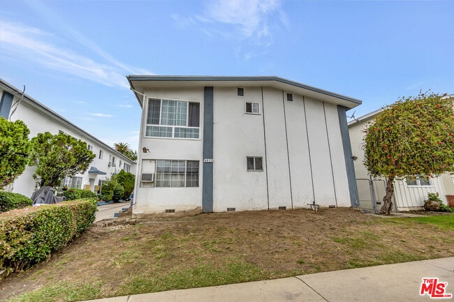 Building Photo - 4035 Inglewood Blvd