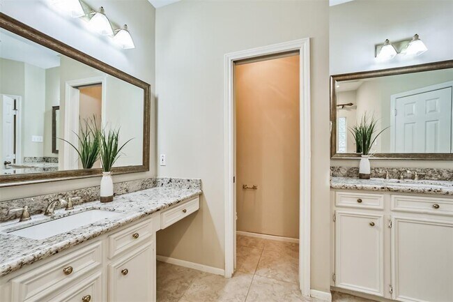 Building Photo - 16 Kelliwood Ct Cir