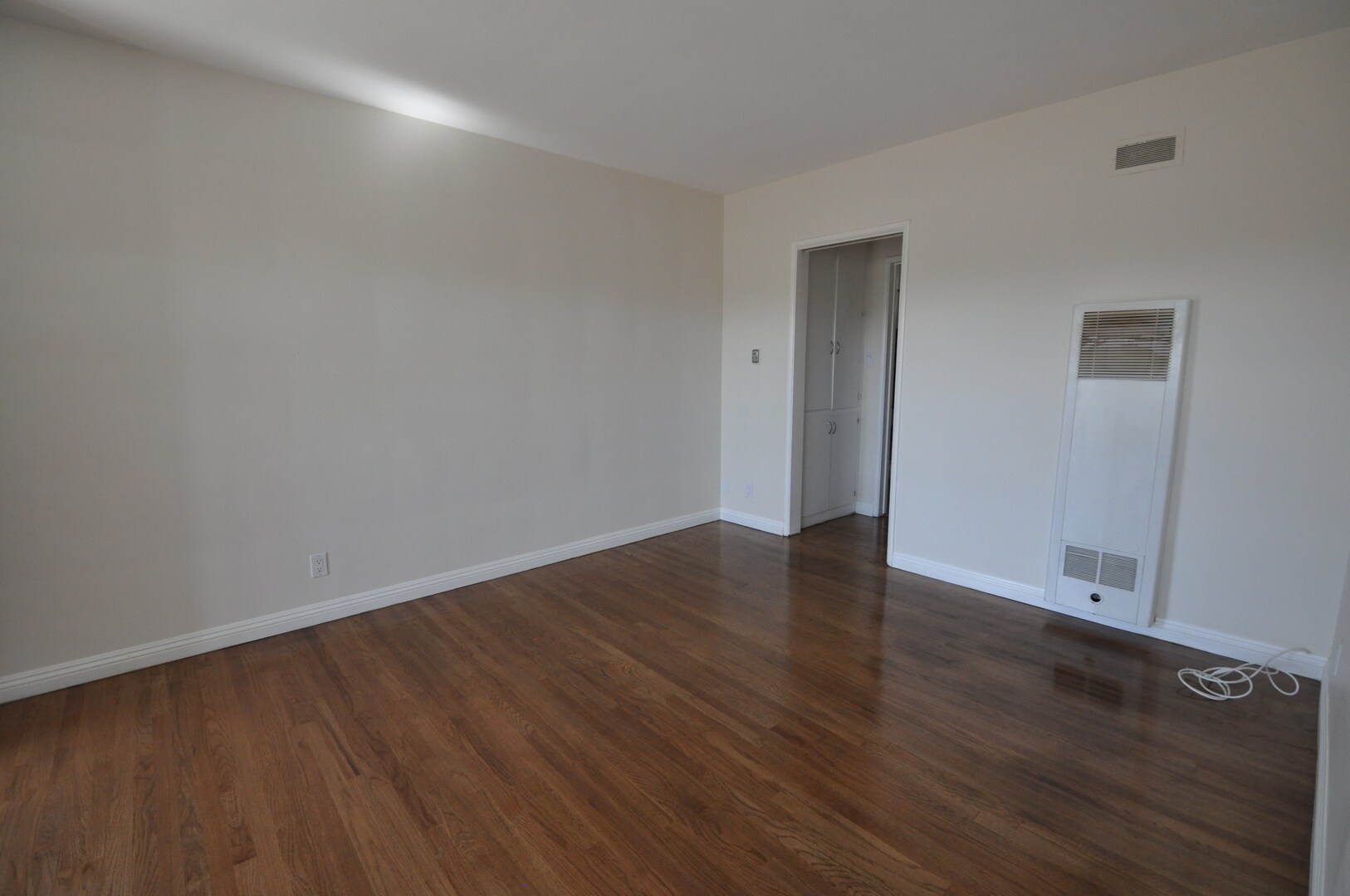 Building Photo - 10924 Camarillo St