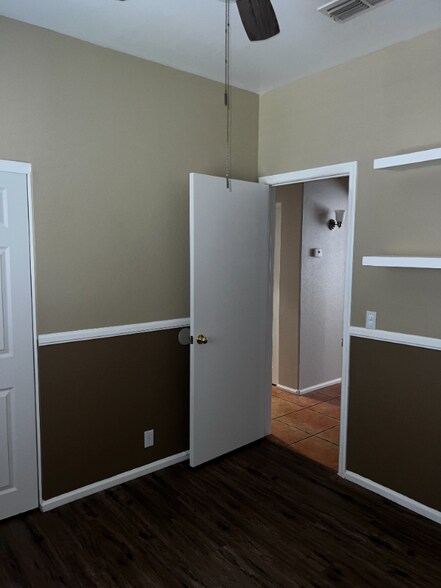 Building Photo - 8807 W Shaw Butte Dr