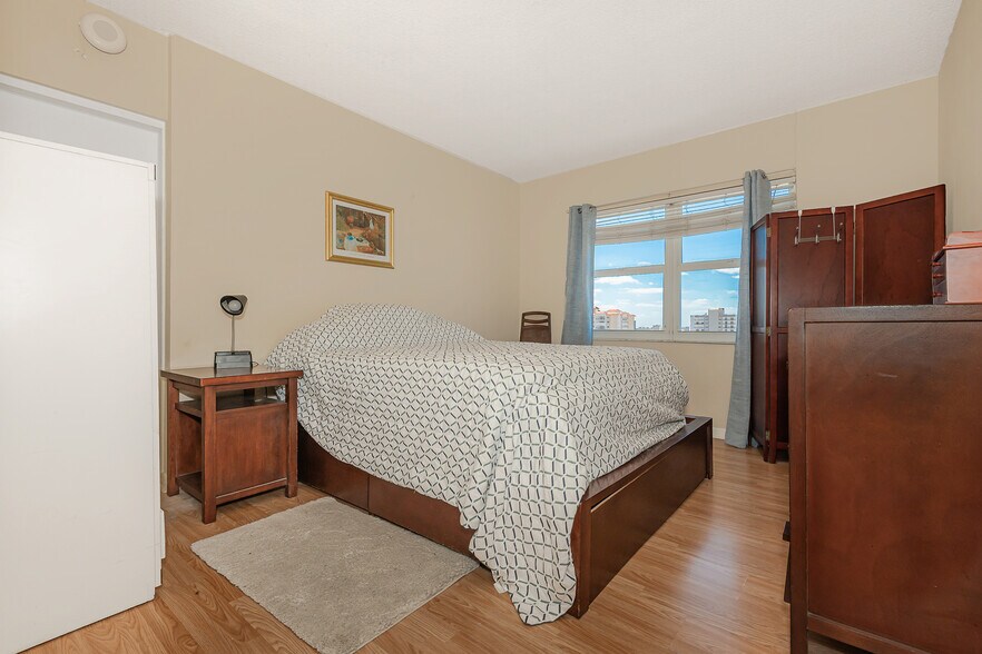 Building Photo - 710 N Ocean Blvd