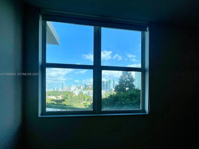 Building Photo - 2475 Brickell Ave