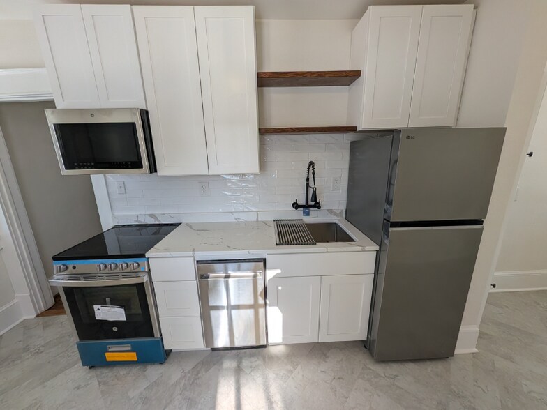 Building Photo - 2226 Windsor Ave SW