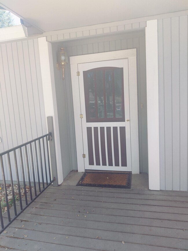 Building Photo - 18589 Lake Forest Dr