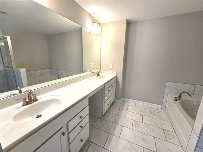 Building Photo - 1716 Lansing Bluff Walk