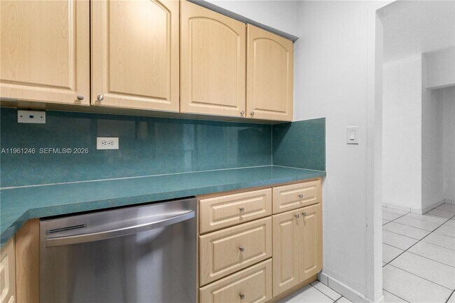 Building Photo - 7441 Wayne Ave