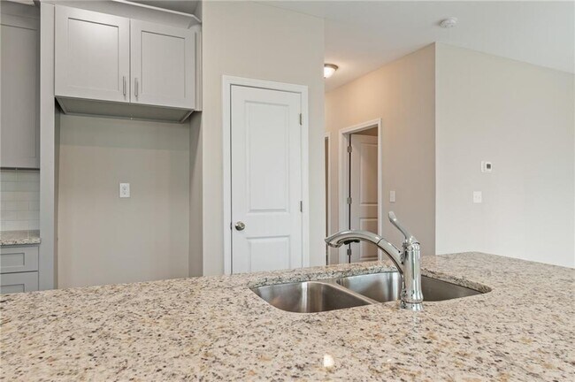 Building Photo - 978 Valley Rock Dr