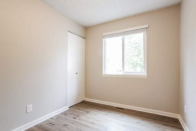 Building Photo - 15747 E Center Pl