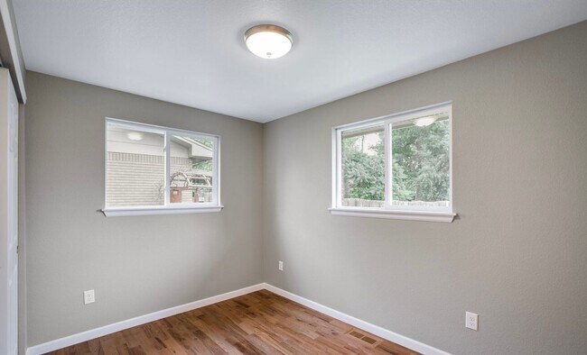 Building Photo - Modern 3 Bedroom 1 Bath Near Downtown Longmont!