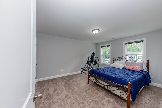 Building Photo - 105 Nice Dr