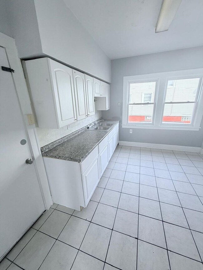 Building Photo - 3341 Desota Ave