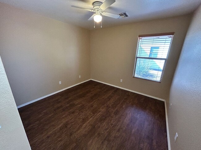 Building Photo - ? Large 4Bdm 3Ba Avondale Home *NO* Carpet ?