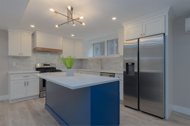 Building Photo - 11 Oak Ave