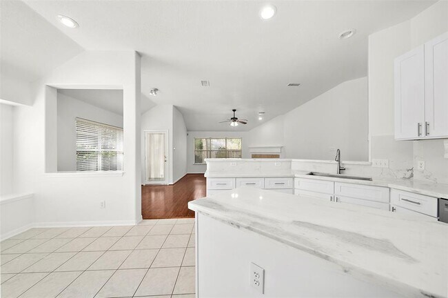Building Photo - 83 Hidden Meadow Dr