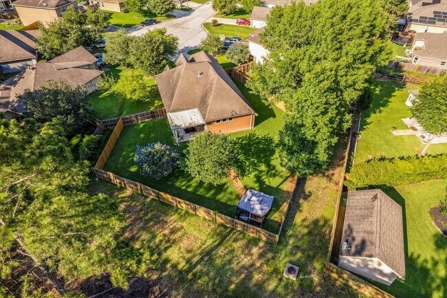 Building Photo - 976 Northampton Dr