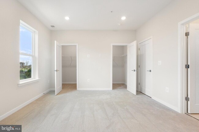 Building Photo - 23142 Horseshoe Trl Sq